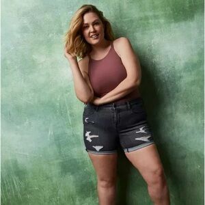 Torrid 5 Inch Super Soft Mid-Rise Short Size 18